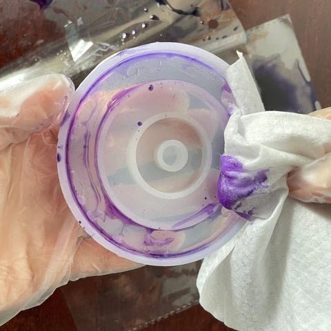 How to clean epoxy resin silicone molds